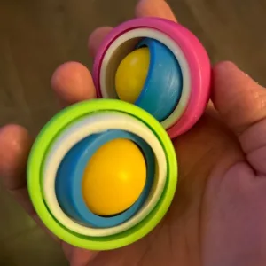 Erhielt Unendlicher Flip Ball Finger Zappel-Spinner von Kunden J****n.